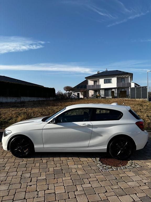 Gebraucht BMW 114 102 PS (75 kW) 2014 Weiß Kleinwagen