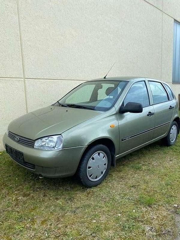 Grün Gebraucht 2011 Lada Kalina Kleinwagen | 2.500 € (Etwas zu teuer) - Bild 1/4