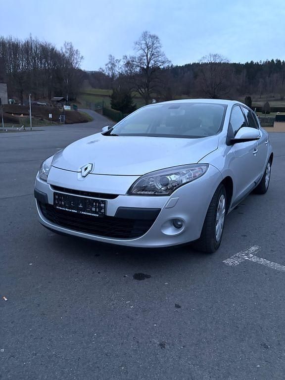 Gebraucht Renault Mégane 110 PS (80 kW) 2009 Silber Limousine