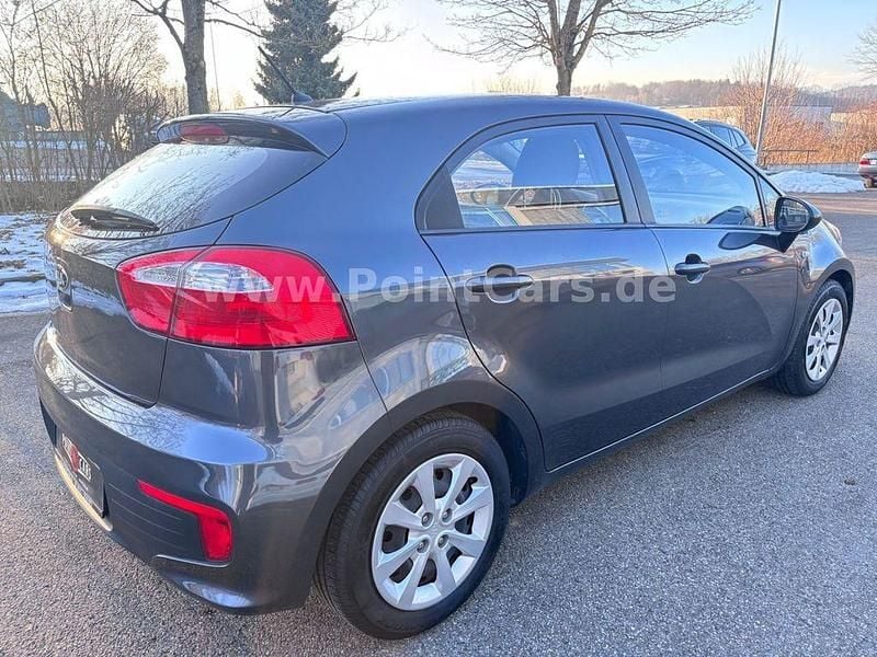 Gebraucht Kia Rio Attract 86 PS (63 kW) 2015 Grau Kleinwagen