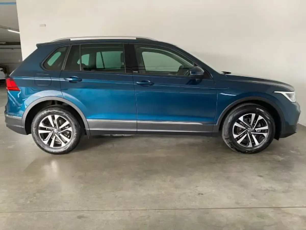 Gebraucht VW Tiguan United 150 PS (110 kW) 2020 Nightshade blue metallic (metallic) SUV