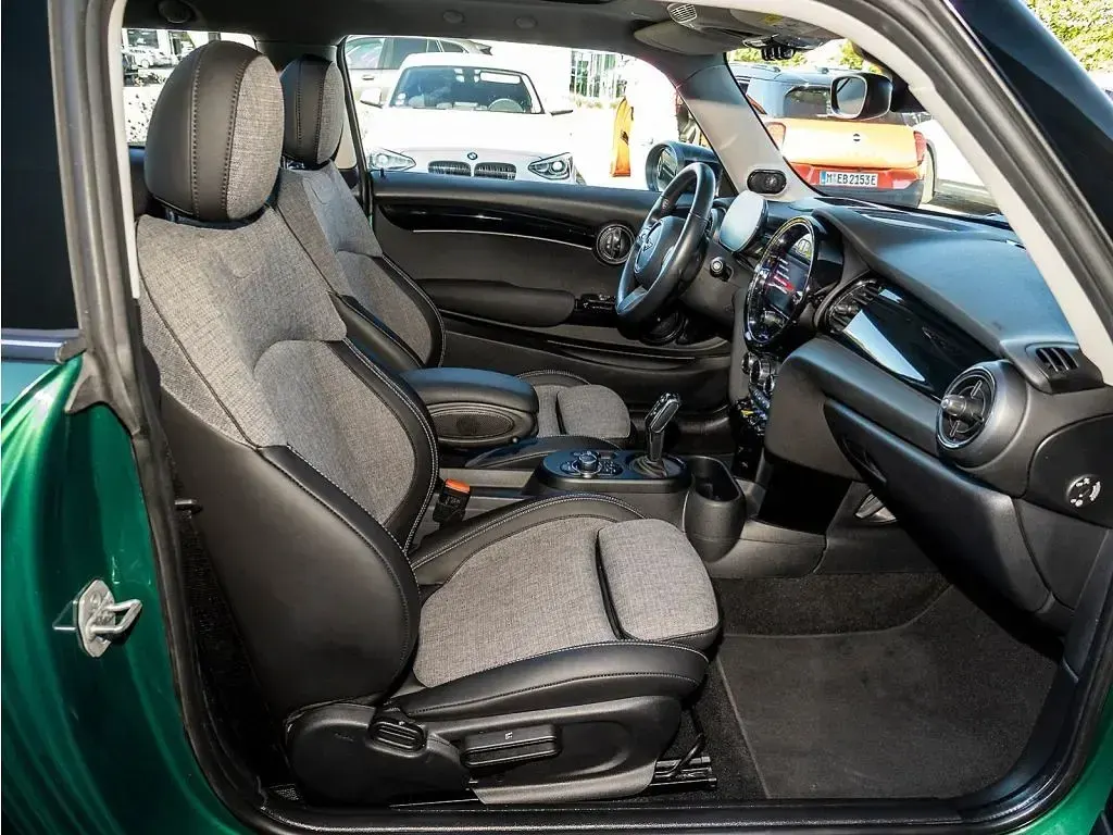 Gebraucht Mini Cooper 135 kW (184 PS) 2023 British racing green metallic (metallic) Kleinwagen