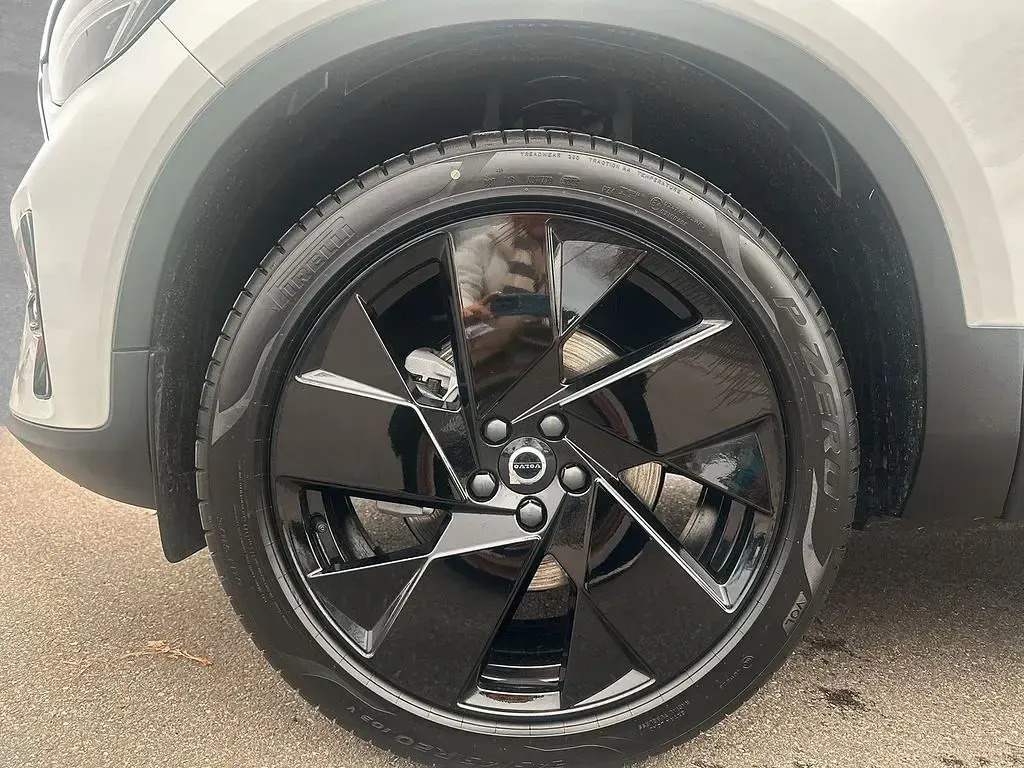Neu Volvo XC40 Plus 163 PS (119 kW) 2025 Crystal weiß perleffekt SUV