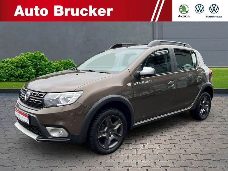 Braun Gebraucht 2017 Dacia Sandero Celebration Kleinwagen | 8.916 € (Fairer Preis) - Bild 1/4