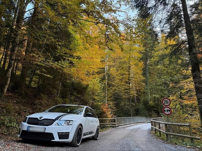 Gebraucht Skoda Octavia RS 184 PS (135 kW) 2016 Weiß Kleinwagen