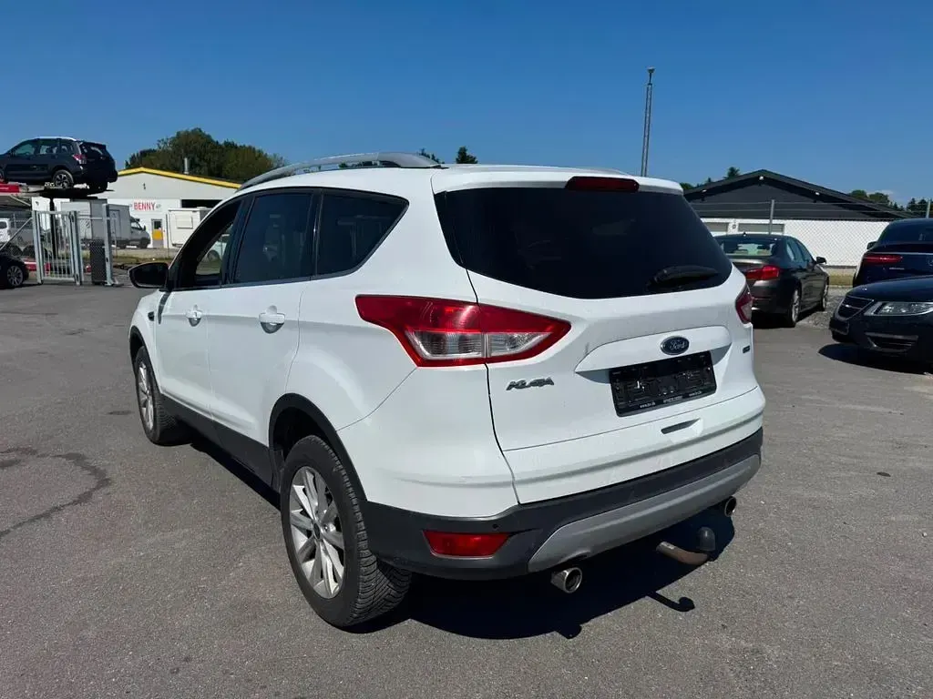 Gebraucht Ford Kuga Titanium 150 PS (110 kW) 2016 Weiß SUV