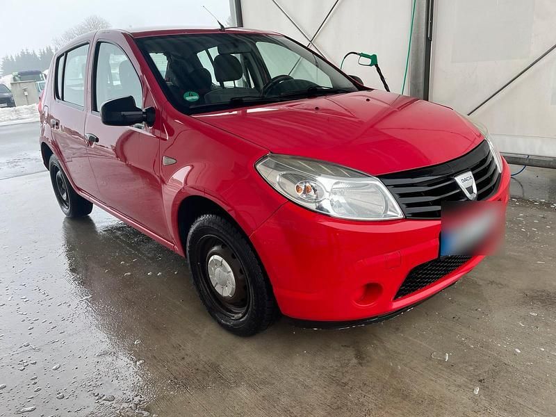 Rot Gebraucht 2009 Dacia Sandero Kleinwagen | 1.600 € (Teuer) - Bild 1/4