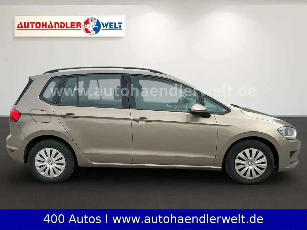 Second-hand VW Golf VII Comfortline 86 CP (63 kW) 2014 Bej Berlinǎ