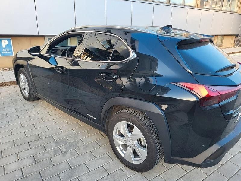 Gebraucht Lexus UX 250h 184 PS (135 kW) 2022 Schwarz SUV