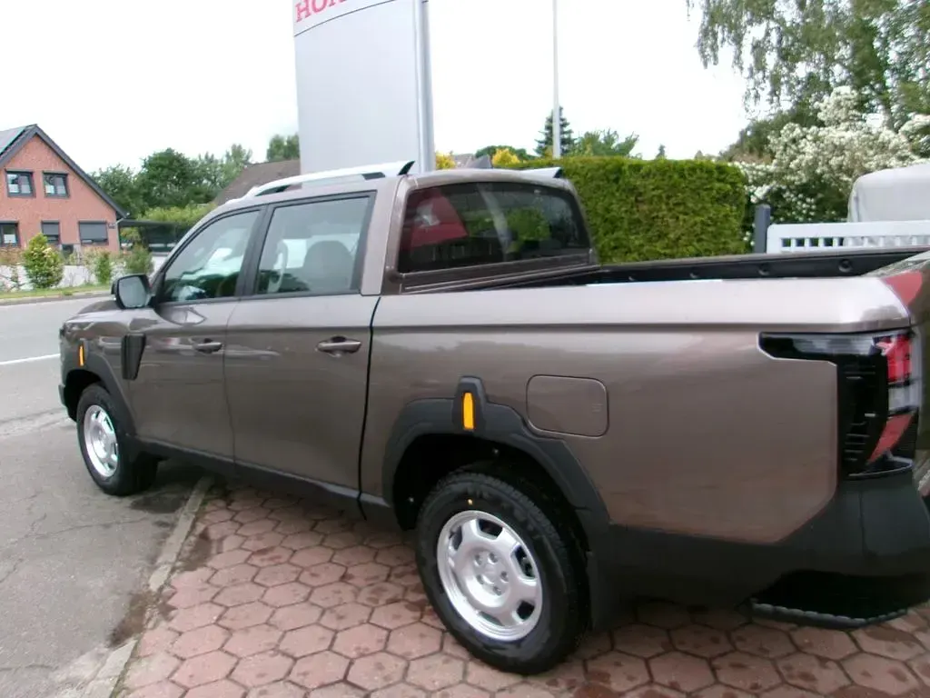 Neu KGM Musso 201 PS (147 kW) 2026 Braun Pickup