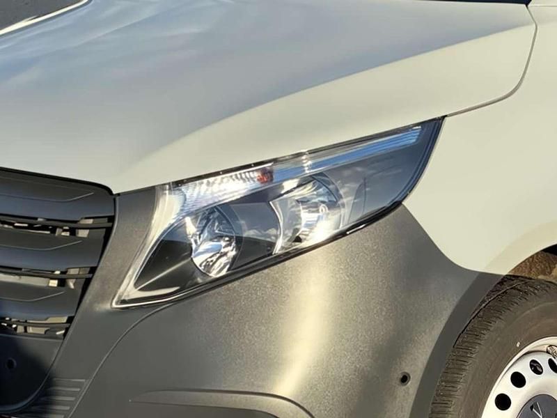 Gebraucht Mercedes Vito 102 PS (75 kW) 2024 Alpingrau Van