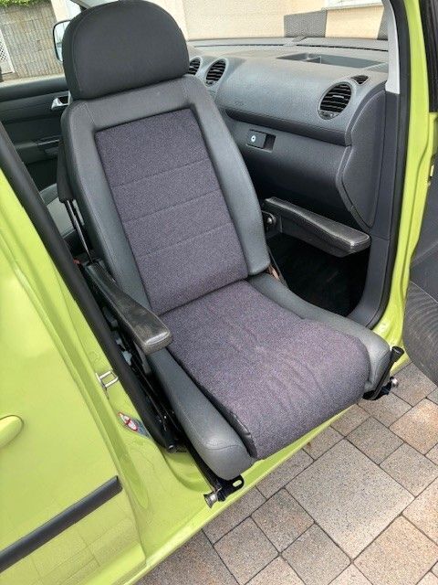 Grün Gebraucht 2012 VW Caddy Van / Kleinbus | 11.950 € (Fairer Preis) - Bild 1/4