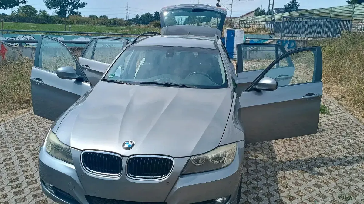Gebraucht BMW 318 143 PS (105 kW) 2009 Grau Kombi