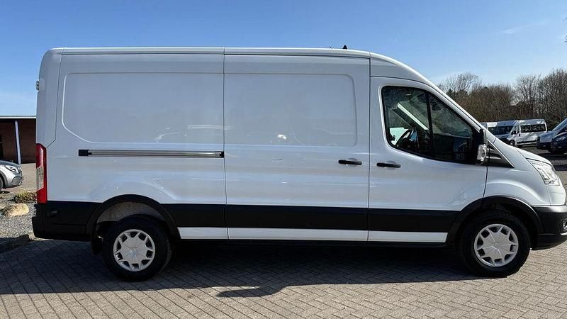 Second-hand Ford Transit Trend 131 CP (96 kW) 2022 Alb Monovolum