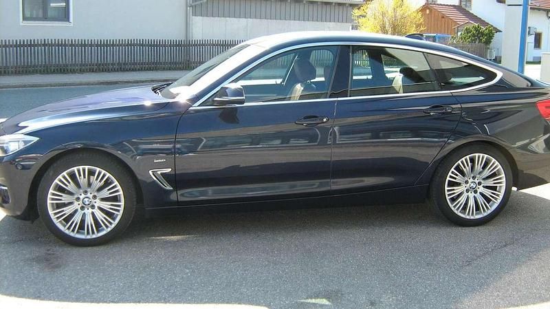 Gebraucht BMW 330 Luxury Line 258 PS (189 kW) 2015 Blau Limousine