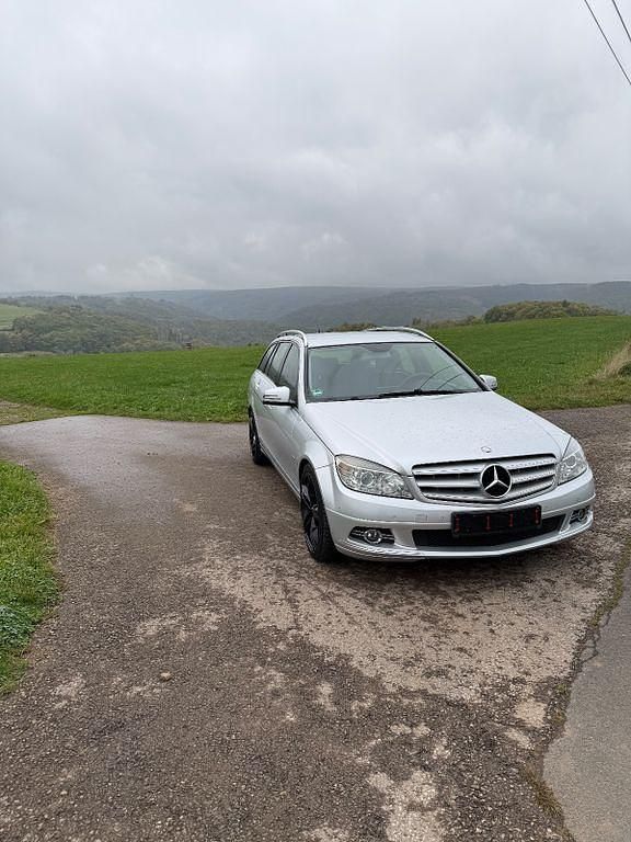 Silber Gebraucht 2010 Mercedes C200 Avantgarde Limousine | 5.450 € (Superpreis) - Bild 1/4
