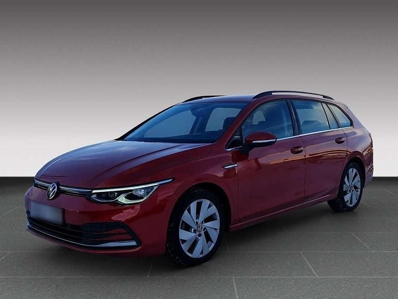 Kings red metallic Gebraucht 2021 VW Golf VIII Kombi | 17.990 € - Bild 1/4