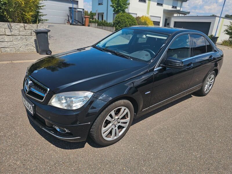 Schwarz Gebraucht 2010 Mercedes C200 Avantgarde Limousine | 7.900 € (Fairer Preis) - Bild 1/4