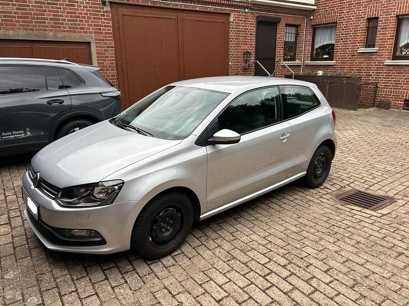 Silber Gebraucht 2017 VW Polo Comfortline Kleinwagen | 9.500 € (Guter Preis) - Bild 1/4