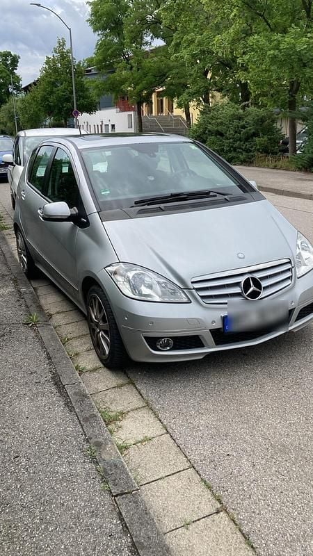 Silber Gebraucht 2011 Mercedes A160 Avantgarde Limousine | 4.350 € (Etwas zu teuer) - Bild 1/2