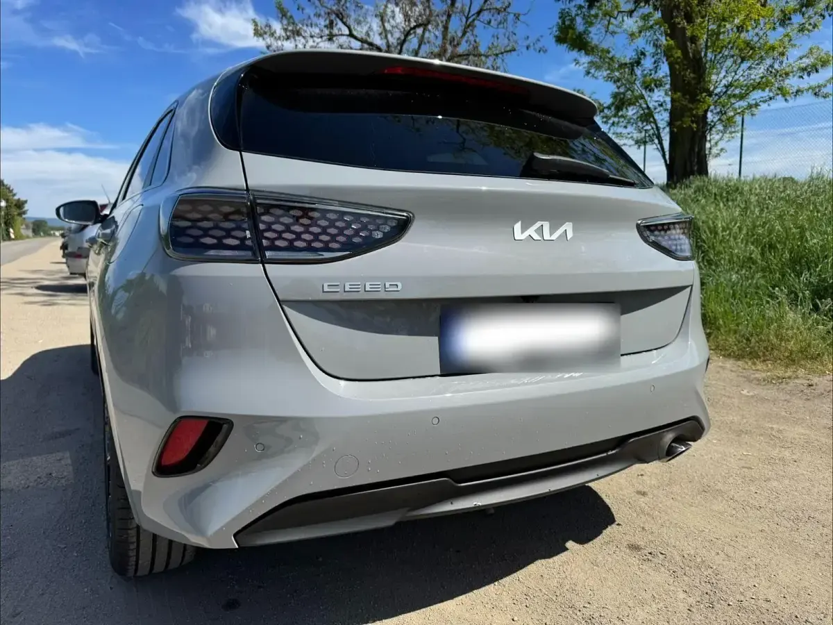 Gebraucht Kia Ceed 140 PS (102 kW) 2024 Grau Kleinwagen