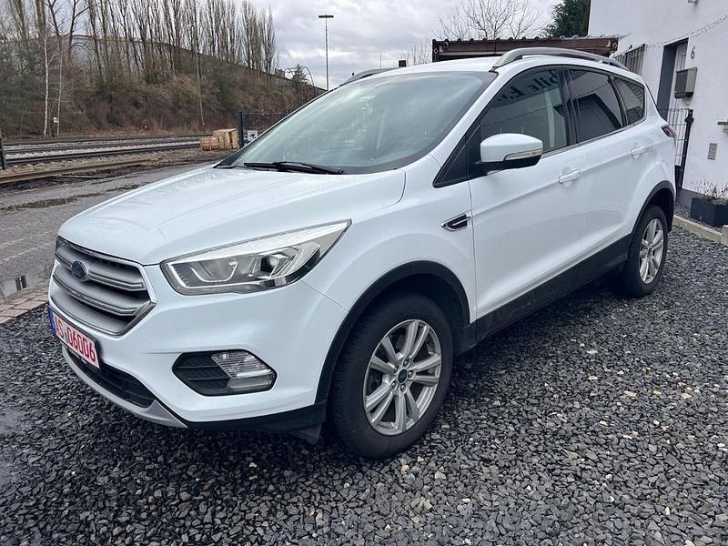 Gebraucht Ford Kuga Titanium 120 PS (88 kW) 2017 Weiß SUV