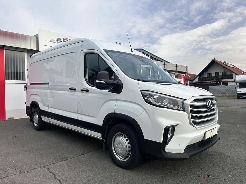 Second-hand Maxus V90 147 CP (108 kW) 2023 Alb Van