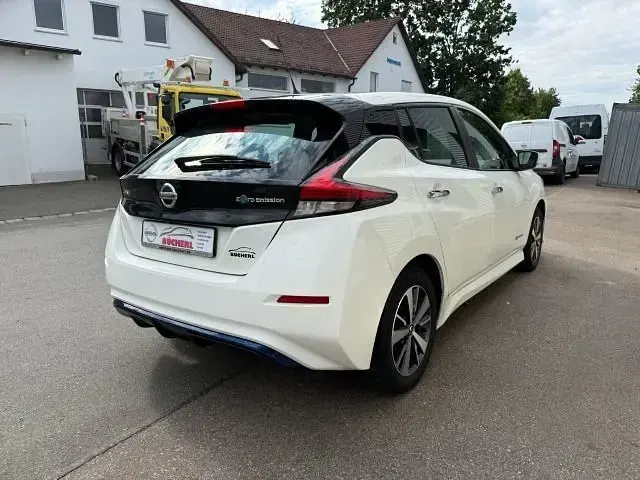 Gebraucht Nissan Leaf Acenta 110 kW (150 PS) 2018 Weiß Kleinwagen
