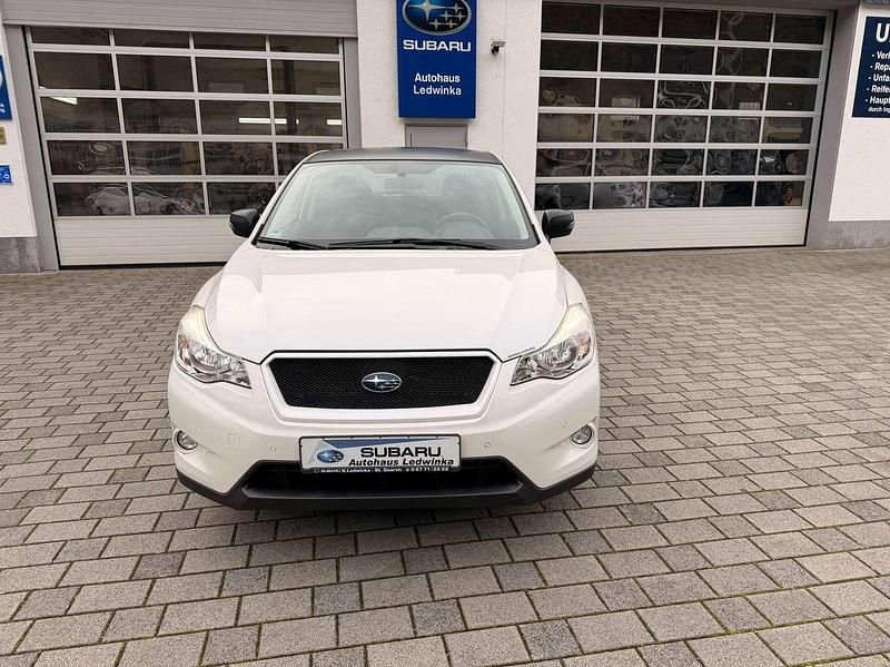 Satin white Gebraucht 2015 Subaru XV Comfort SUV | 7.250 € (Fairer Preis) - Bild 1/4