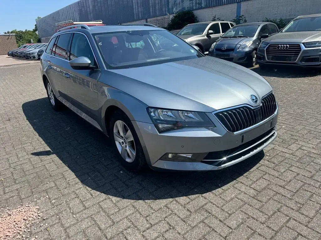 Gebraucht Skoda Superb Ambition 120 PS (88 kW) 2016 Grau Kombi