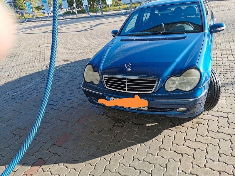 Blau Gebraucht 2003 Mercedes 200 Limousine | 2.150 € (Guter Preis) - Bild 1/4