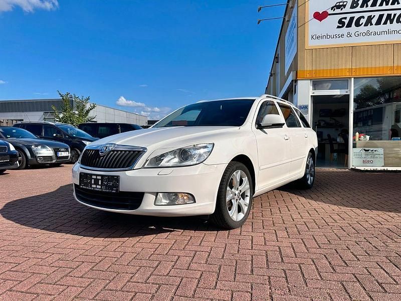 Weiß Gebraucht 2010 Skoda Octavia Ambiente Kombi | 2.990 € - Bild 1/4