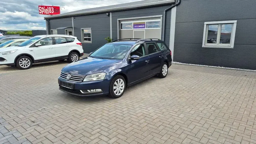 Gebraucht VW Passat Trendline 140 PS (102 kW) 2011 Blau Kombi