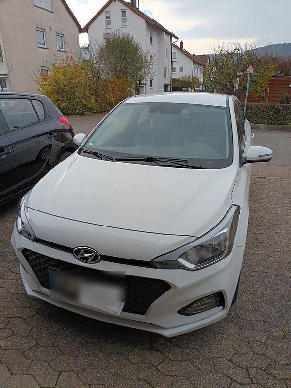 Weiß Gebraucht 2019 Hyundai i20 Pure Kleinwagen | 9.500 € (Guter Preis) - Bild 1/4