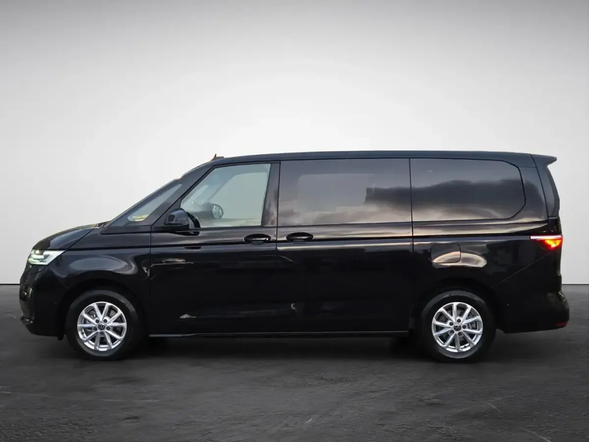Gebraucht VW Multivan Life 150 PS (110 kW) 2025 Deep black perleffekt Van / Kleinbus