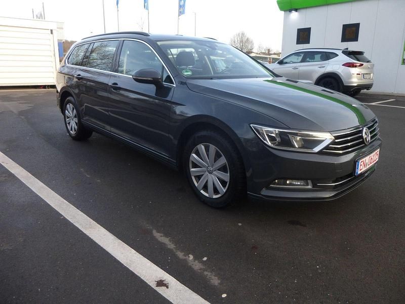 Gebraucht VW Passat Comfortline 150 PS (110 kW) 2018 Grau Kombi