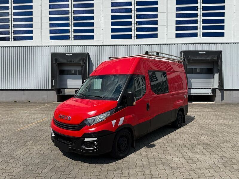Rot Gebraucht 2016 Iveco Daily Van / Kleinbus | 19.900 € (Fairer Preis) - Bild 1/4