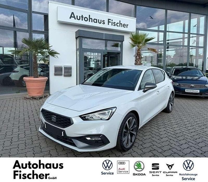 Weiss Gebraucht 2022 Seat Leon FR Kleinwagen | 20.900 € (Fairer Preis) - Bild 1/4