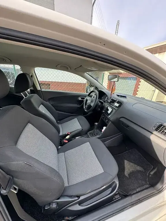 Gebraucht VW Polo Trendline 60 PS (44 kW) 2010 Weiß Kleinwagen