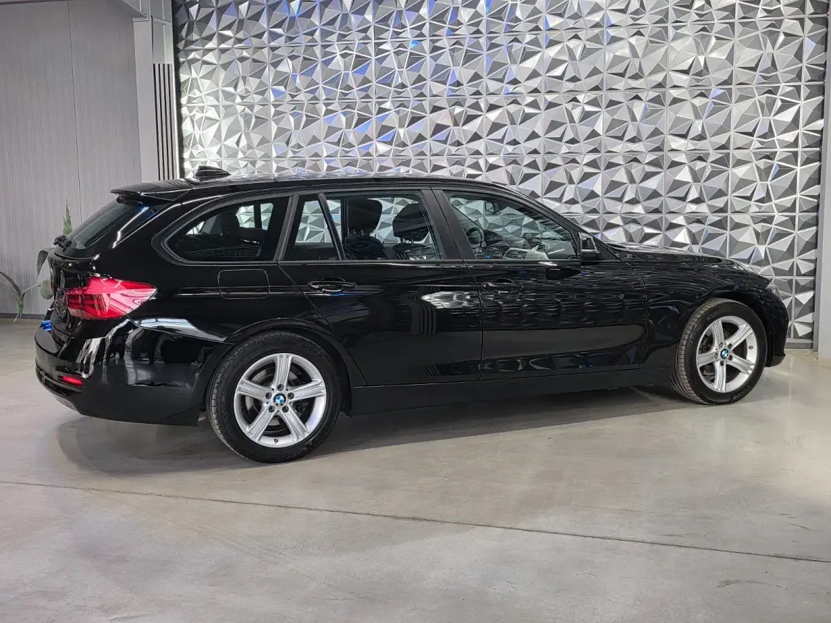 Używany BMW 320 Advantage 190 KM (139 kW) 2016 Czarny Kombi