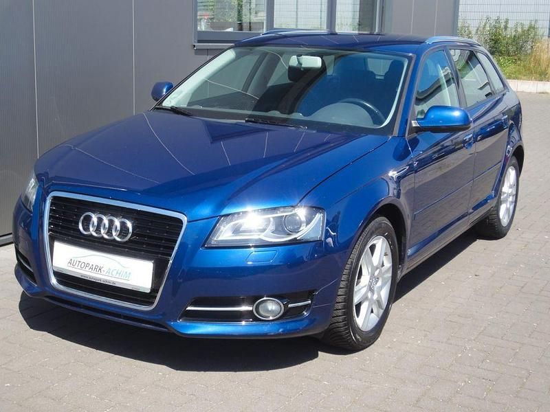 Blau Gebraucht 2011 Audi A3 Sportback Attraction Limousine | 6.890 € (Fairer Preis) - Bild 1/4