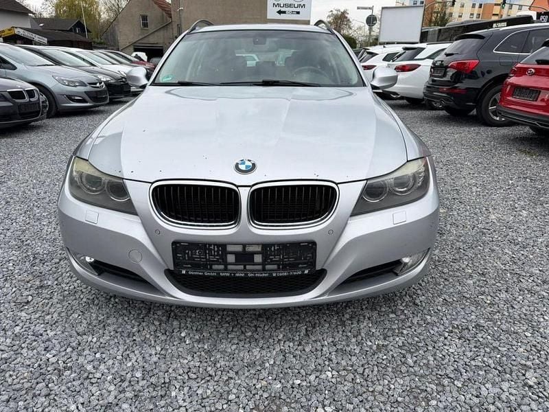 Gebraucht BMW 318 143 PS (105 kW) 2010 Silber Kombi