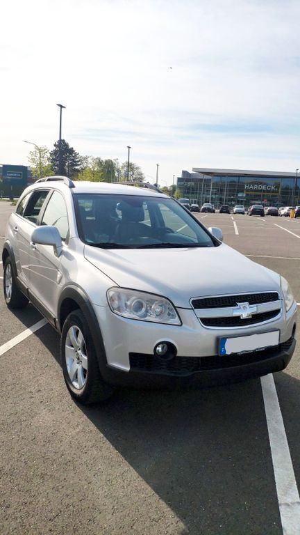 Grau Gebraucht 2010 Chevrolet Captiva SUV | 5.999 € (Etwas zu teuer) - Bild 1/4