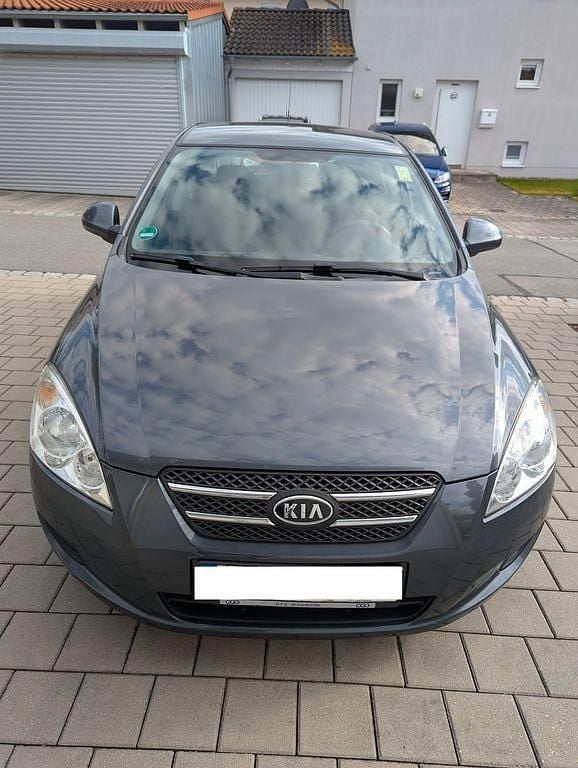 Gebraucht Kia Ceed LX 109 PS (80 kW) 2009 Grau Kleinwagen