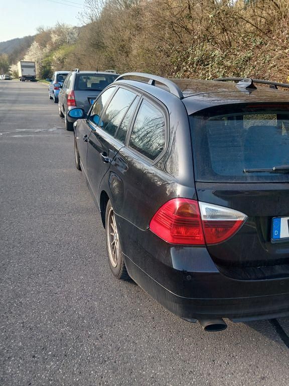 Gebraucht BMW 320 177 PS (130 kW) 2008 Schwarz Kombi