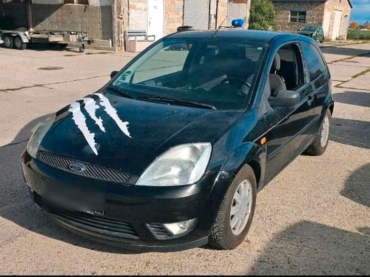 Schwarz Gebraucht 2002 Ford Fiesta Kleinwagen | 1.700 € (Etwas zu teuer) - Bild 1/4