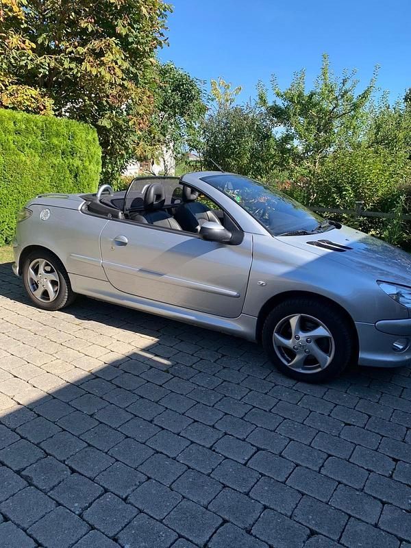 Silber Gebraucht 2006 Peugeot 206 CC Platinum Cabrio | 800 € (Superpreis) - Bild 1/4