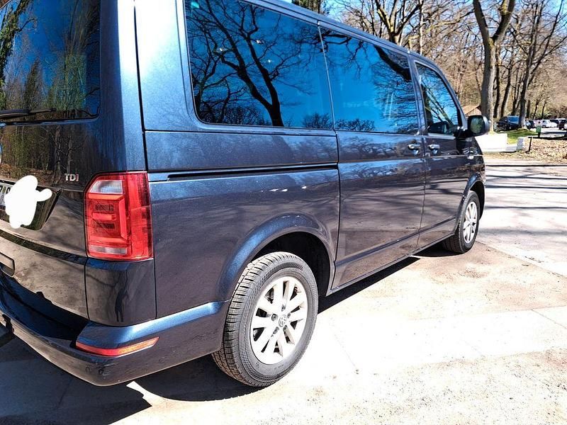 Second-hand VW T6 150 CP (110 kW) 2017 Albastru Van