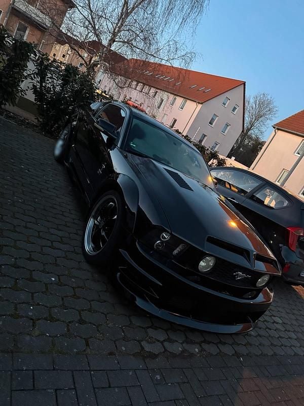 Gebraucht Ford Mustang GT 305 PS (224 kW) 2006 Schwarz Coupé
