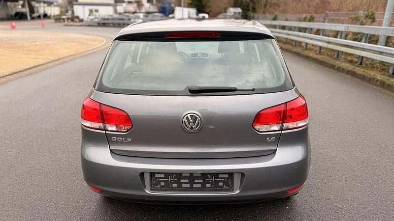 Gebraucht VW Golf VI 102 PS (75 kW) 2010 Grau Kleinwagen